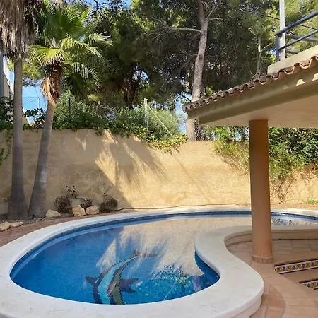 Spacious With Private Outdoor Swimming Pool